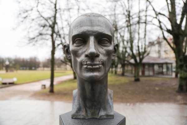 Pyotr-Pavlensky-el-polémico-artista-de-performance-que-huyó-de-Rusia-3